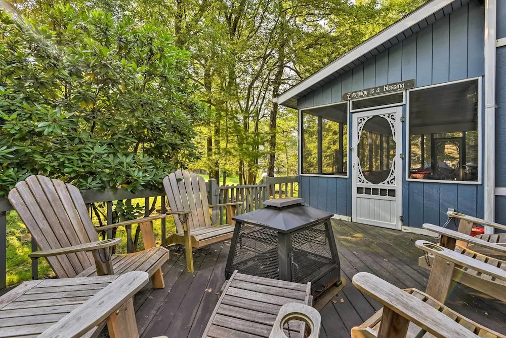 Lake Harmony Resort Home w/ Deck + Fire Pit!
