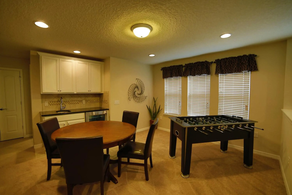 Brand new 9 bedroom luxury villa near Disney Sleeps 22