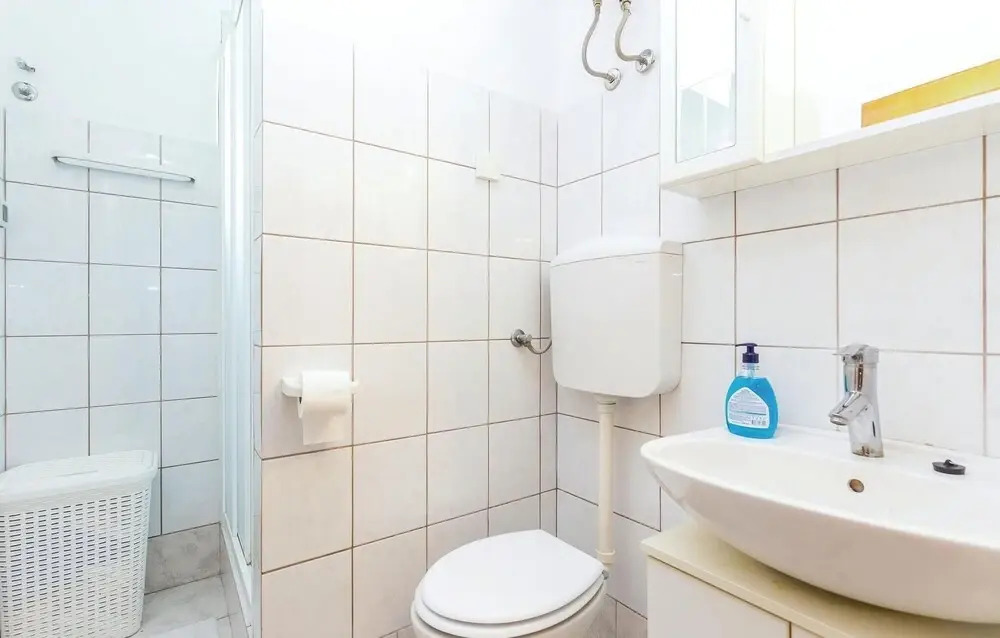 Amazing Home in Novi Vinodolski With Wifi and 4 Bedrooms