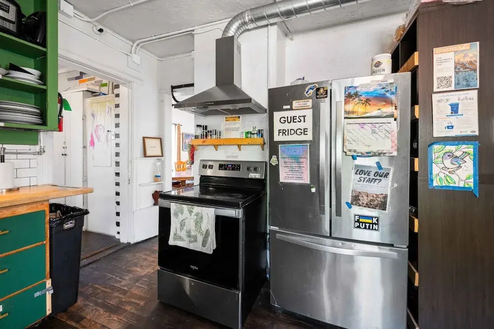 Bunk & Brew Historic Lucas House - Hostel