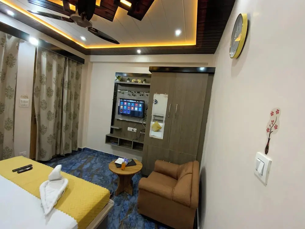 Rock Mountain Premium Homestay, Dalhousie Family & Couple Friendly Relaxing Stay Away from Crowd