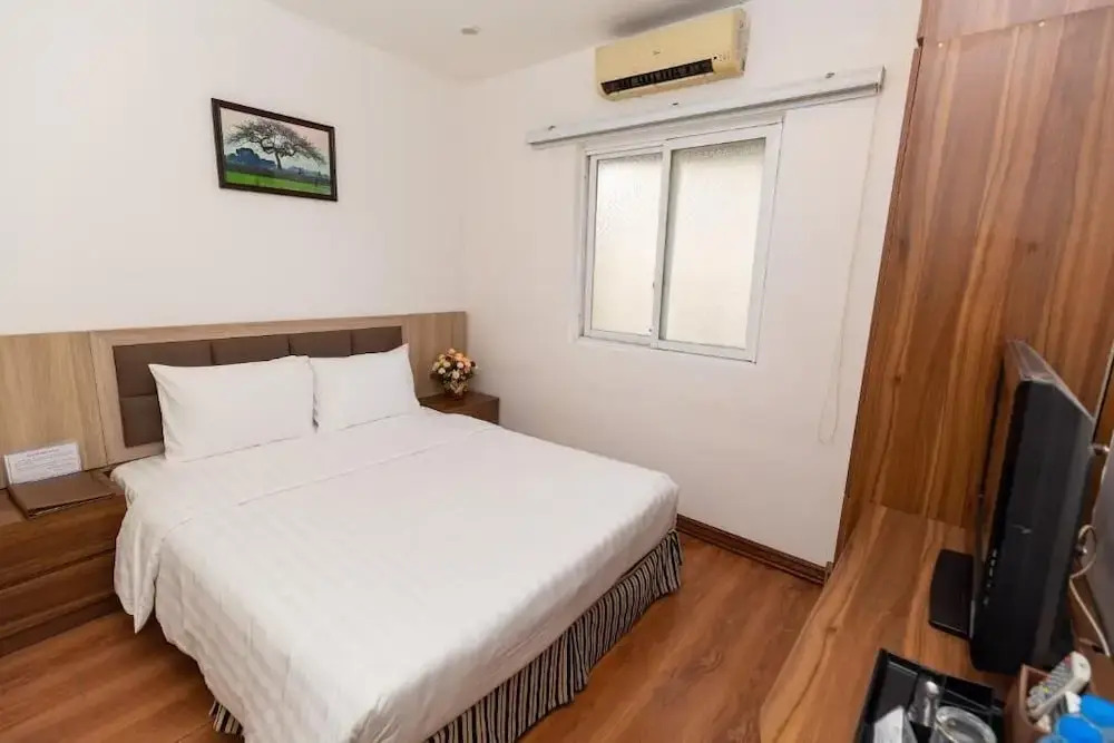 Khách sạn Thế Kỷ Mới