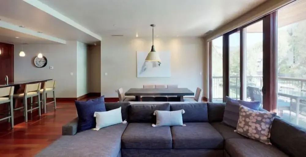 Westhaven 3 Bedroom Luxury Condo in Cascade Village, Steps to Chair Lift
