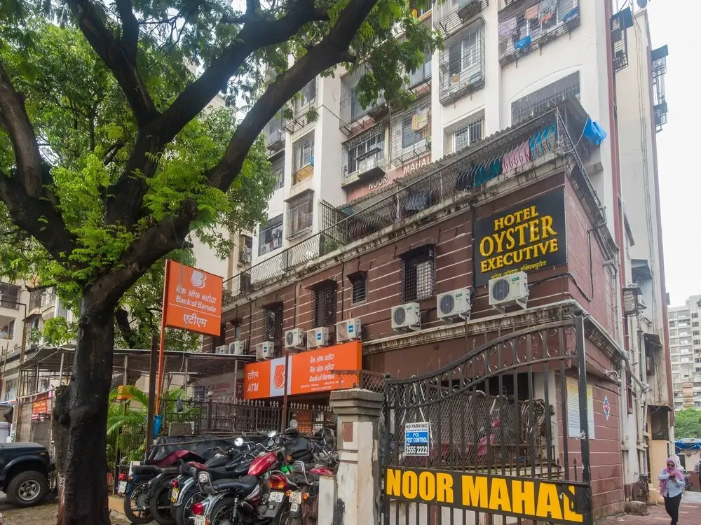 OYO 15902 Hotel Oyster Executive