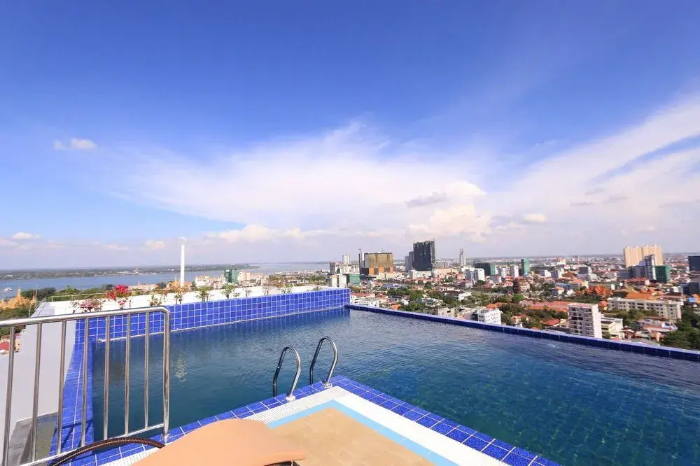 EASTLAND Hotel & Apartment