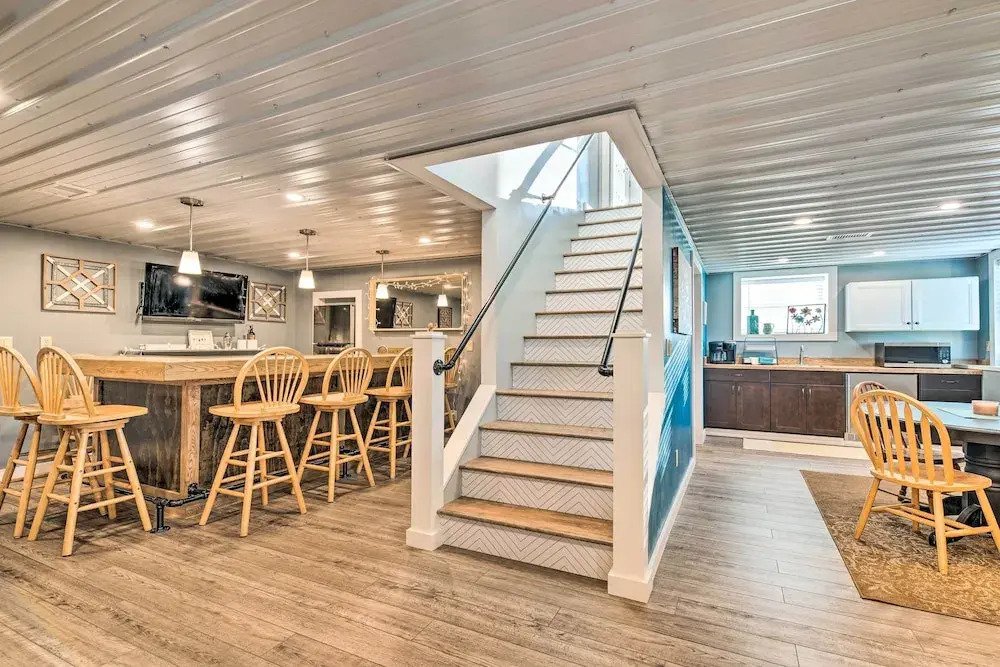 Deck & Game Room: Home in Pennsylvania Countryside