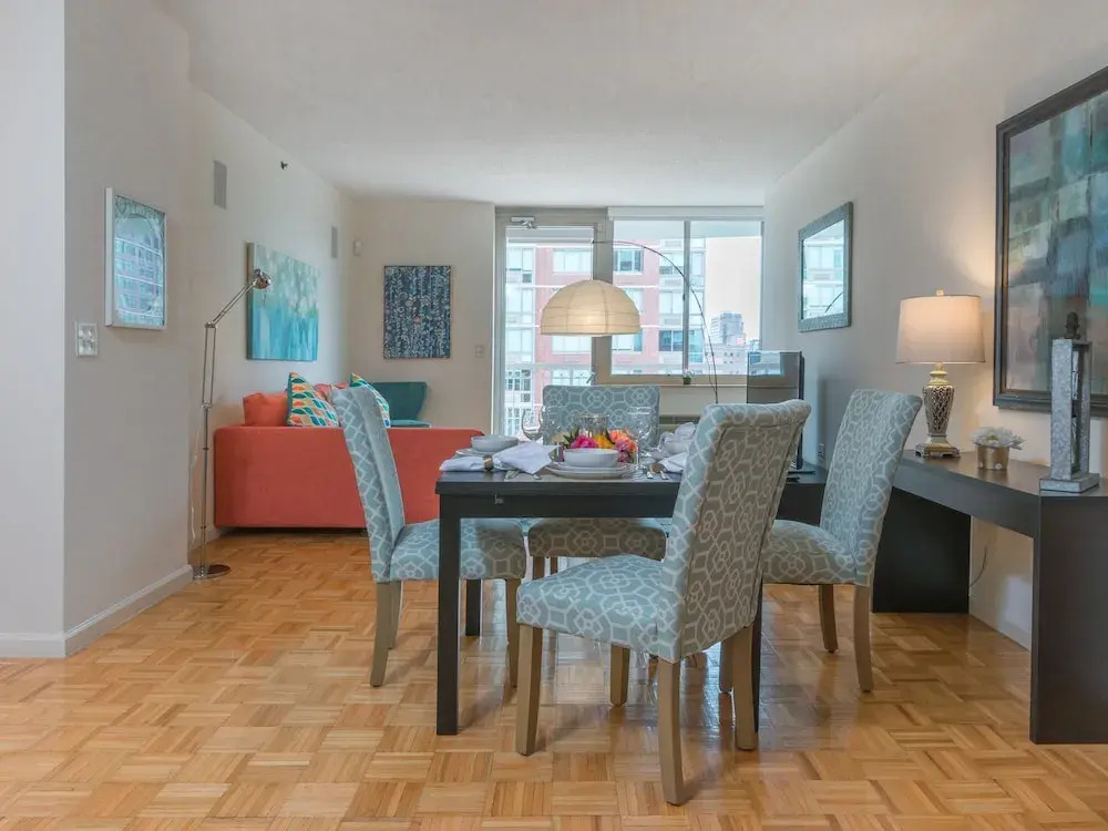 Home Away Apartments at Washington Blvd.