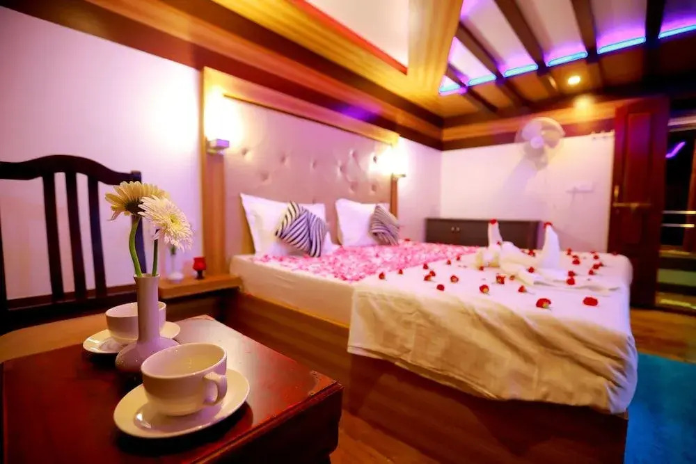 Kerala Nature Houseboat by Coco floatel