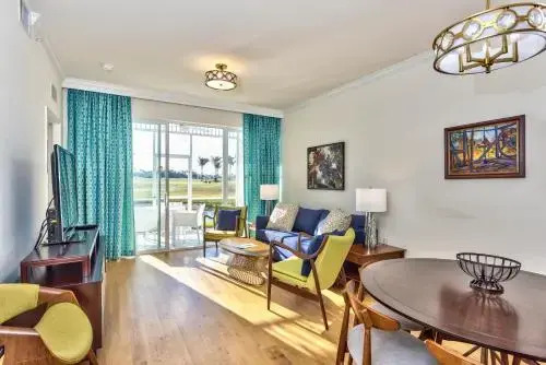 Catina - Freshly renovated stylish 2BR 2BA condo in Lely Resort with lake & golf course views private lanai and access to pool gym tennis and more! Prime location just minutes from Naples beaches and 5th Ave, perfect for a relaxing Florida getaway