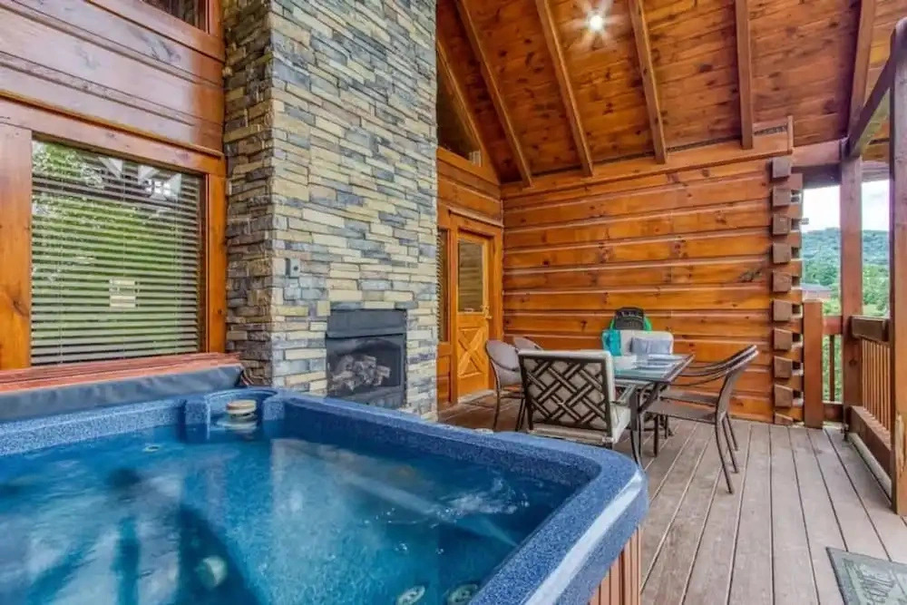 Pinewood Lodge by Beyond Expectations With Firepit
