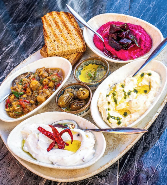 Banana Alaçatı Food & Stay