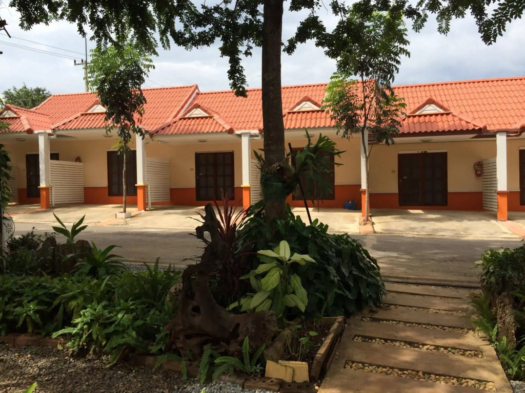 Charlize Hotel