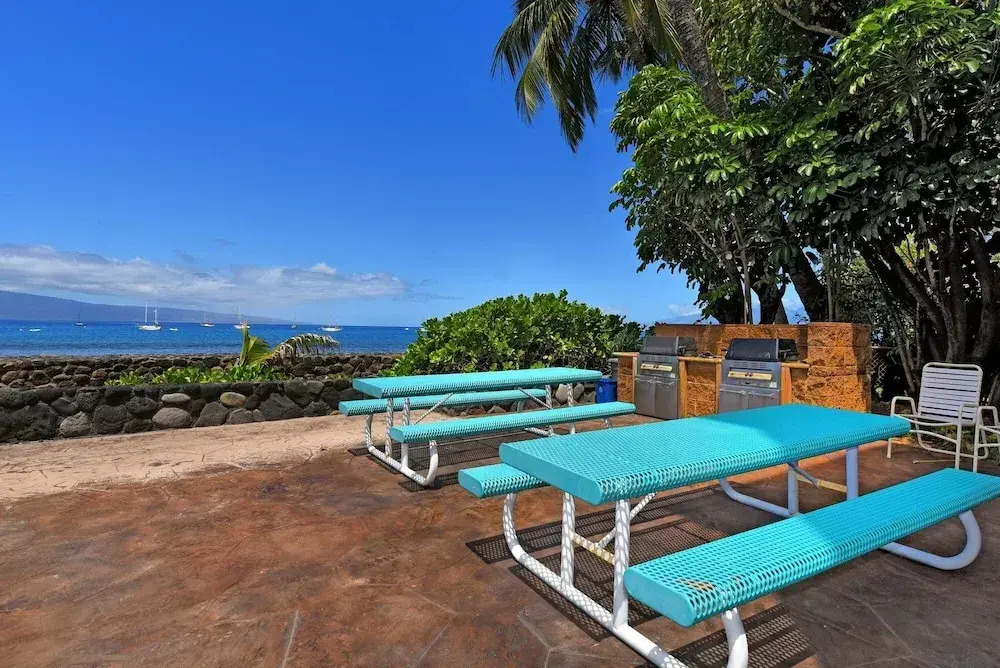 Lahaina Roads #205 1 Bedroom Condo by Redawning