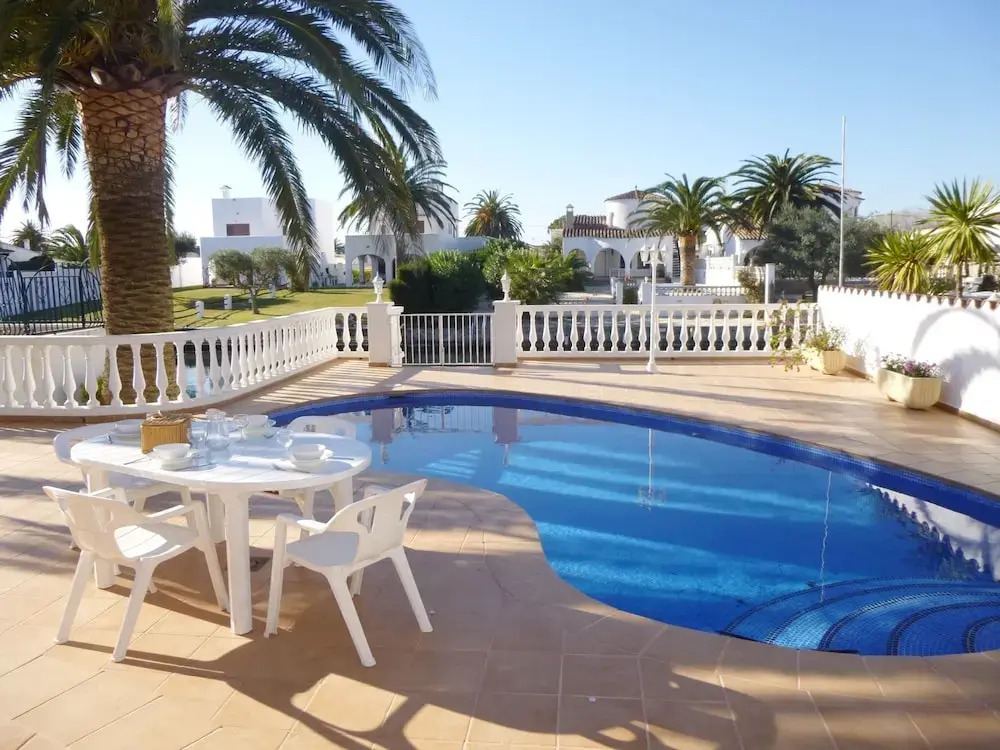 Amazing Villa in Empuriabrava With Swimming Pool