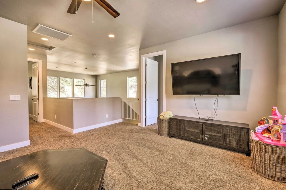 Family Home w/ Deck, 3 Mi to Downtown Flagstaff!