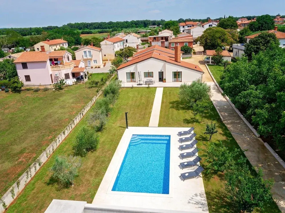 Single Storey Villa For 4 Persons With Private Pool Near Pula And Beach