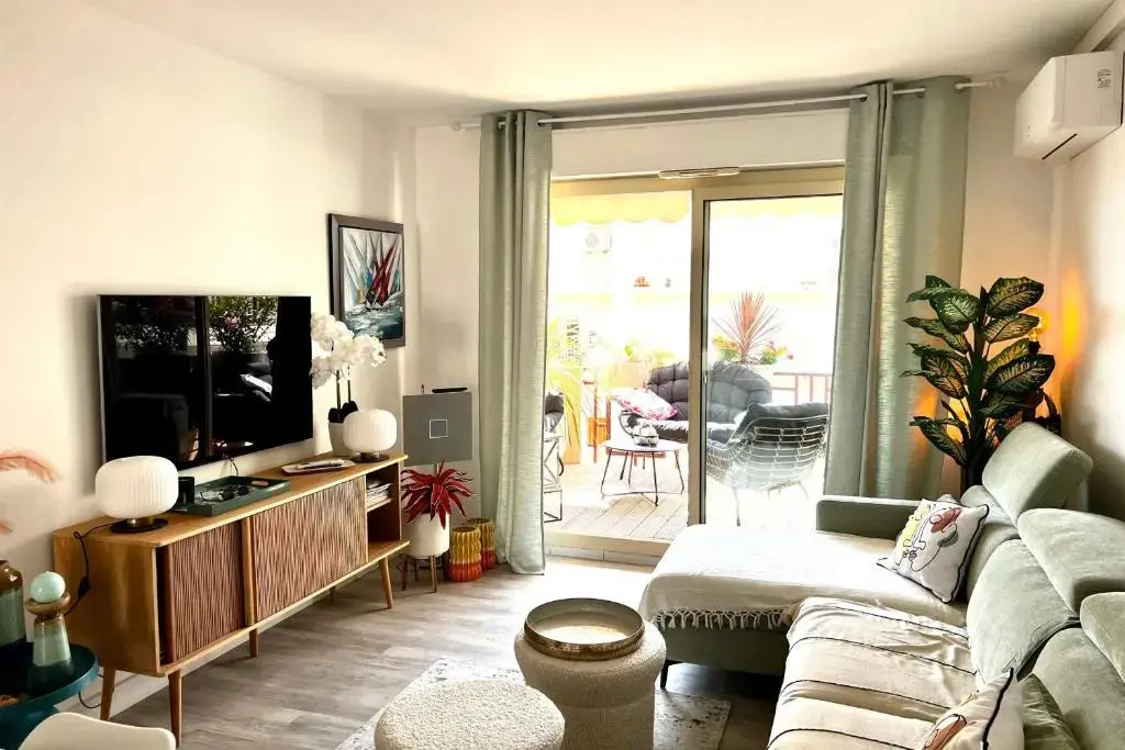 Bnb Renting 1 bb apt of 40m with superb terrace of 13m air conditioning