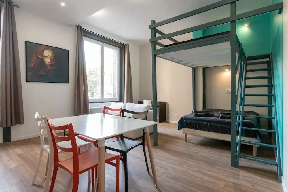 Studio Camelina Gauche City Room