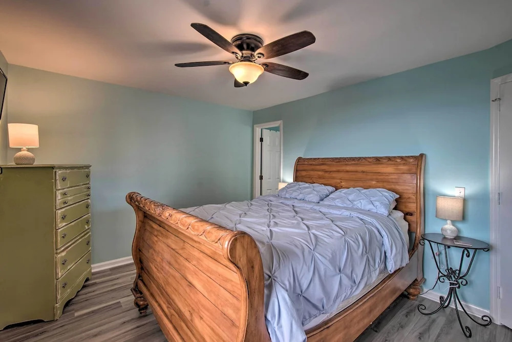 Walk to Shore! Ocean-view Condo in Carolina Beach