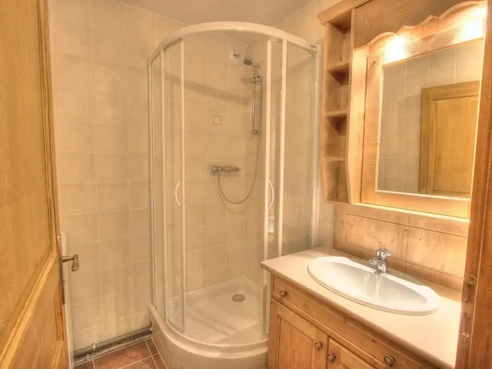 Spacious Apartment in French-italian ski Resort San Bernardo