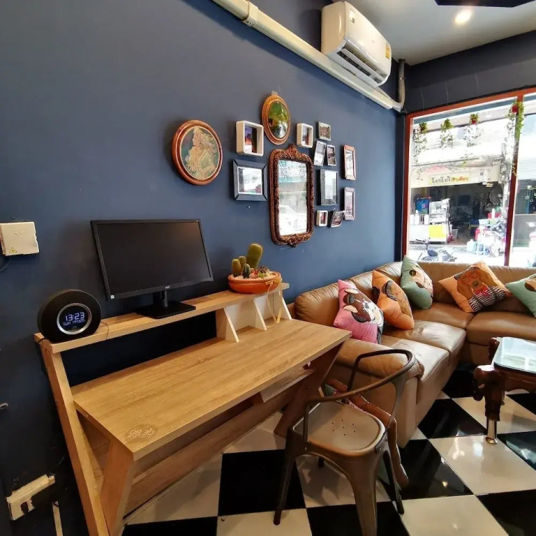 D​ Luck​ Hostel