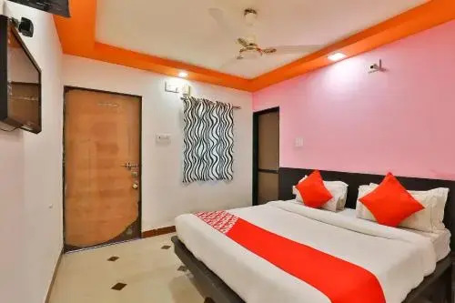 Oyo 24921 Hotel Shree