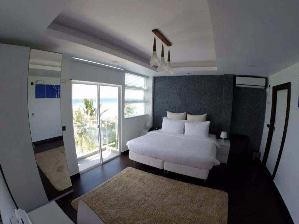 Airport Beach Hotel