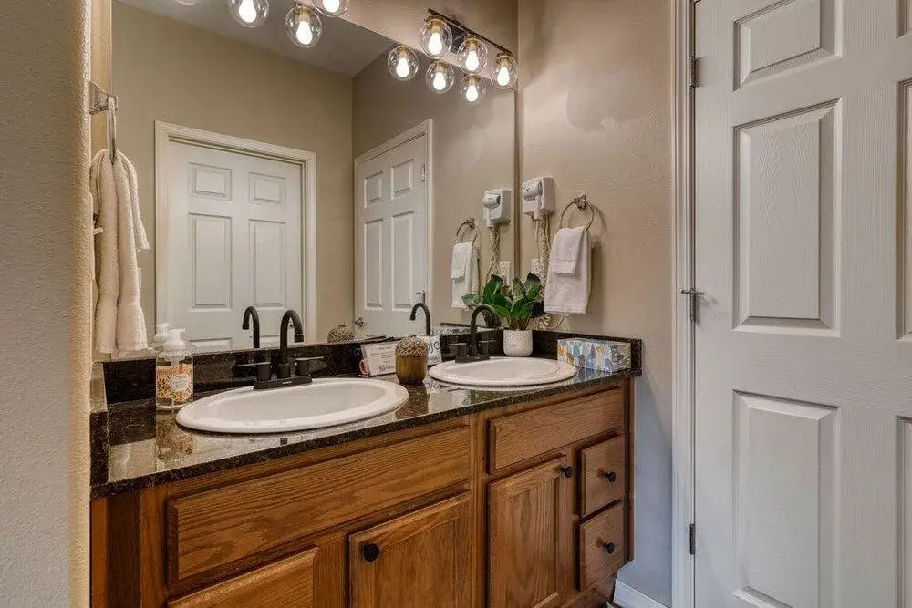 Majestic Lakeside Hideaway 2 Bedroom Condo