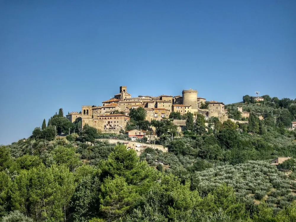 Stunning Farmhouse with Swimming Pool & Hot Tub in Umbria