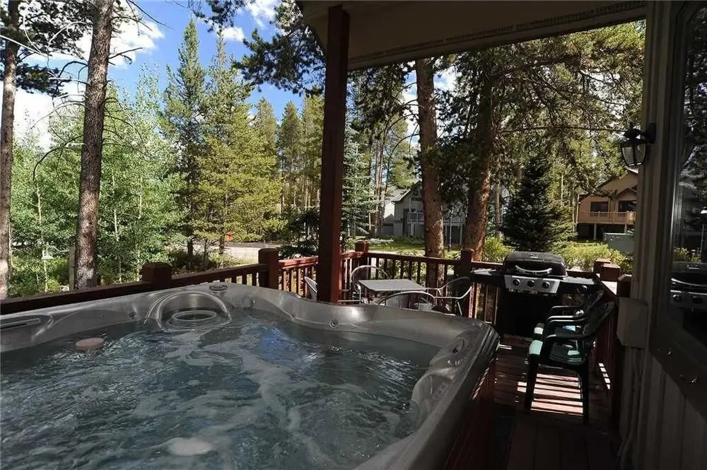 531 Settlers Drive (Private Home with Hot Tub)