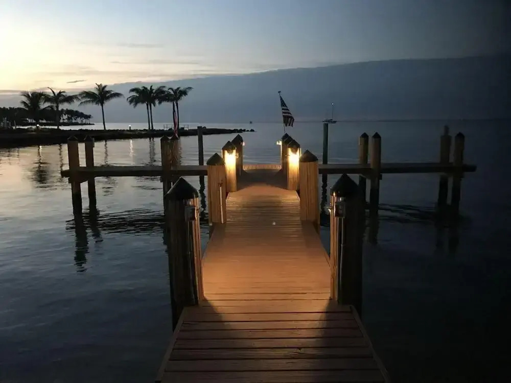 2 Beautiful 4 Bed 3 Bath Pool Home w Free Dock