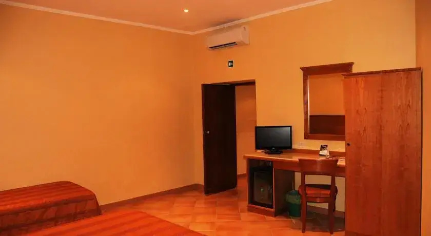 Colonna Room Rental