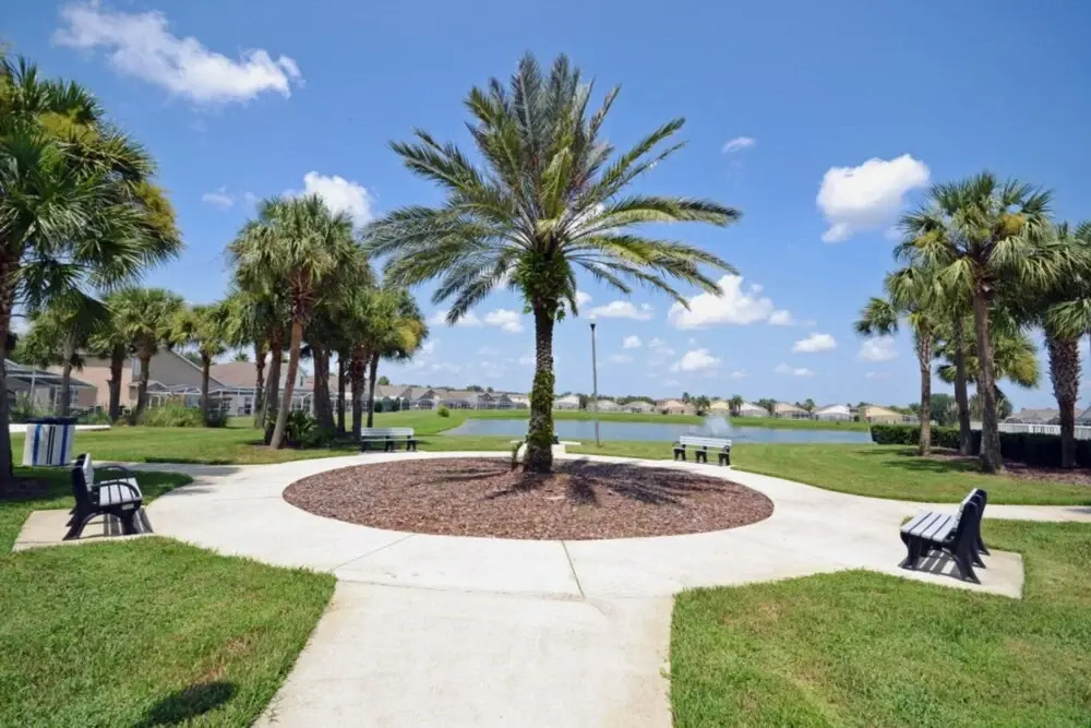 Hampton Lakes 215840