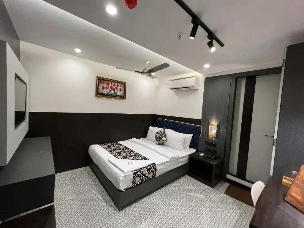 Rich Hotel