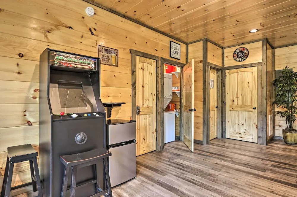 Hot Tub, Game Room, Decks: Cabin in Gatlinburg