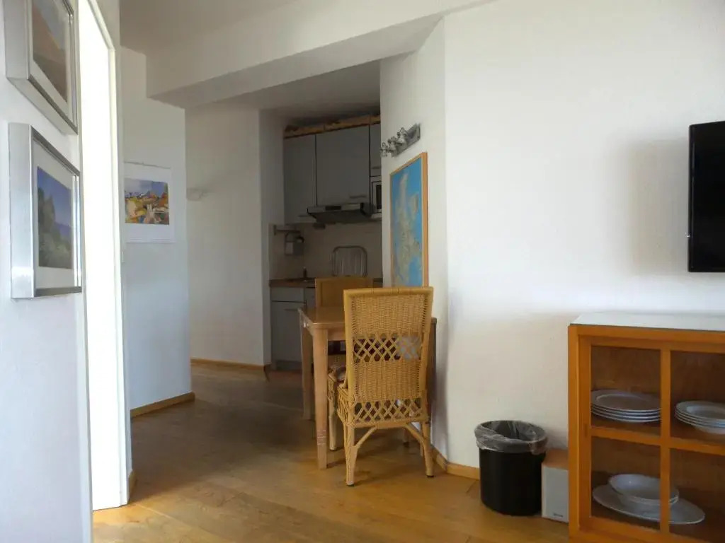 FeWo direkt am Strand mit Meerblick und Südbalkon, Villa Freia 27, Binz