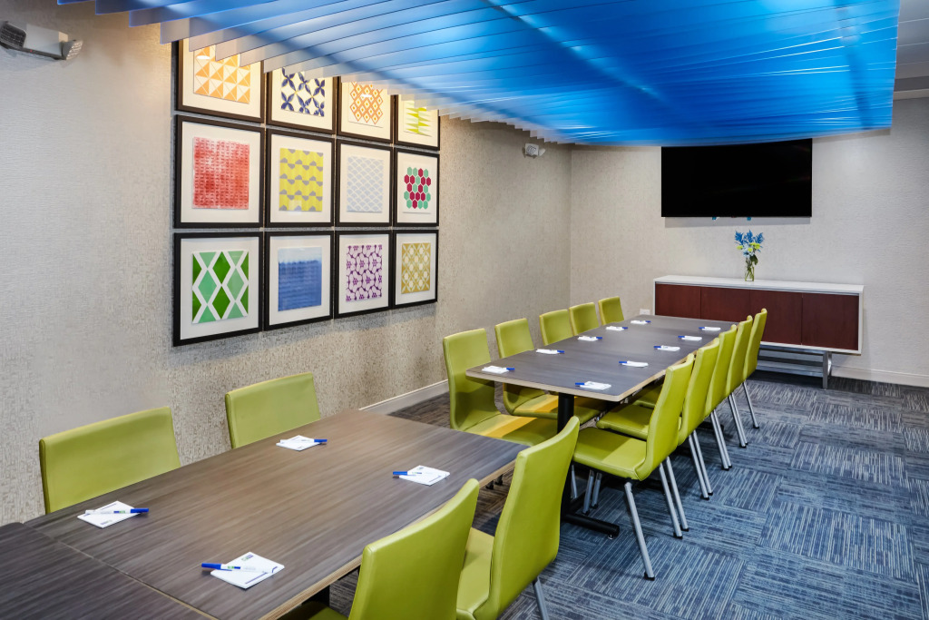 Holiday Inn Express & Suites Chicago North Shore - Niles by IHG
