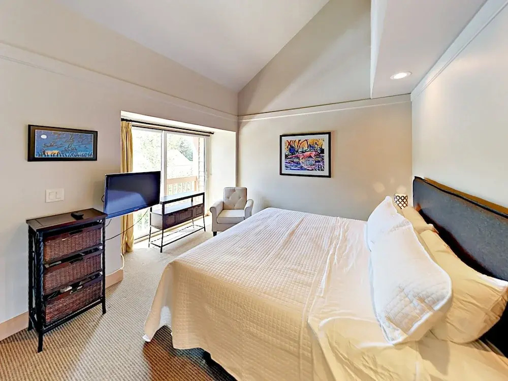76 Vantage Court Condo 2 Bedrooms 2.5 Bathrooms Condo