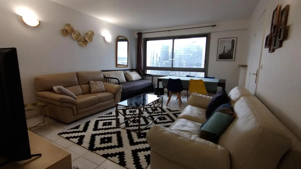 5 mn (450 m) walk Metro/La Defense/3BR/8Pers