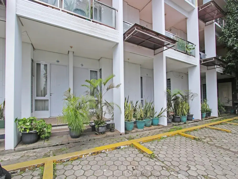 RedDoorz at Hotel Roda Mas 2 near Gor Satria
