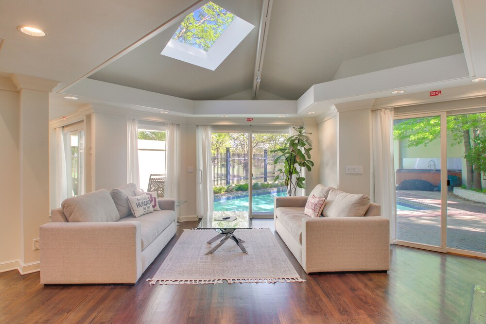 1 Mi to OU! Group Getaway w/ Game Room, Pool