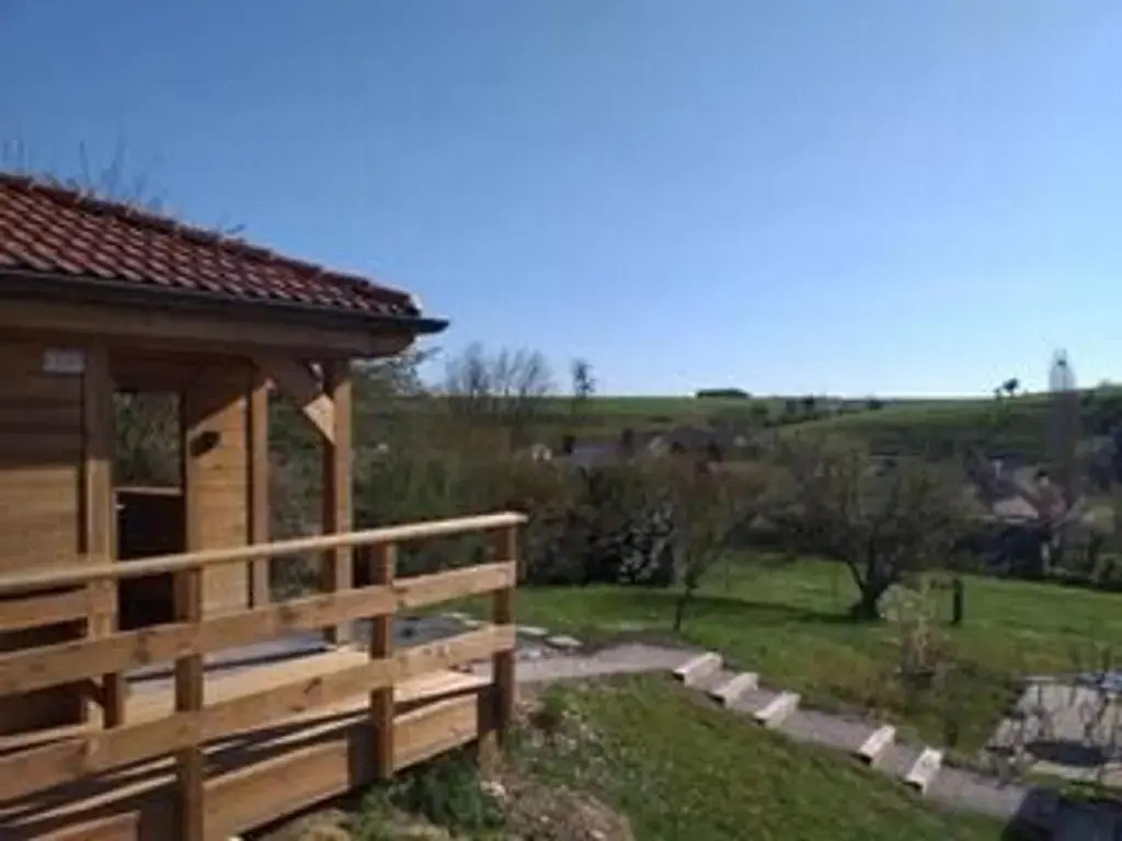 Gîte moderne avec accès indépendant, proche centre-ville et Thermes, terrasse et équipements inclus - FR-1-589-57