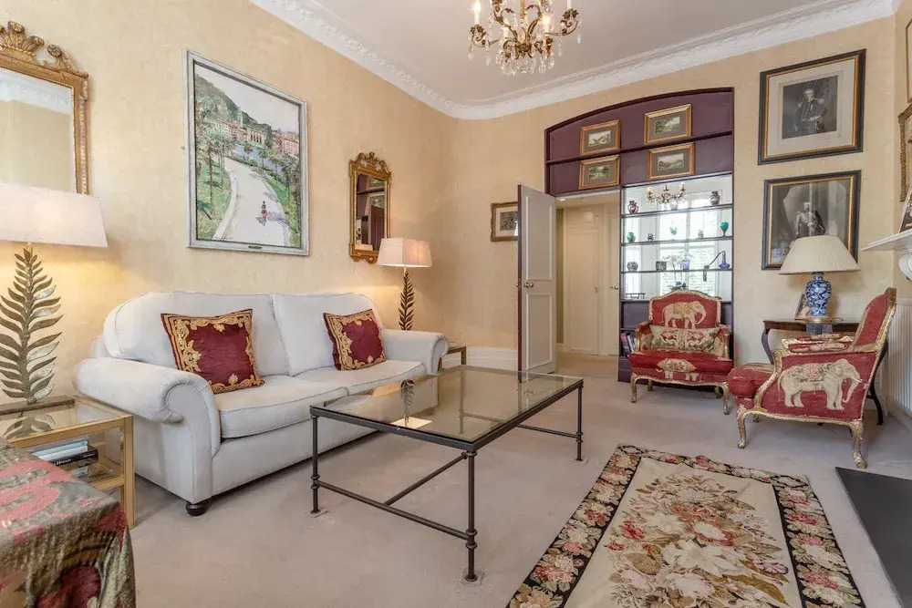Elegant Apartment in Central Kensington