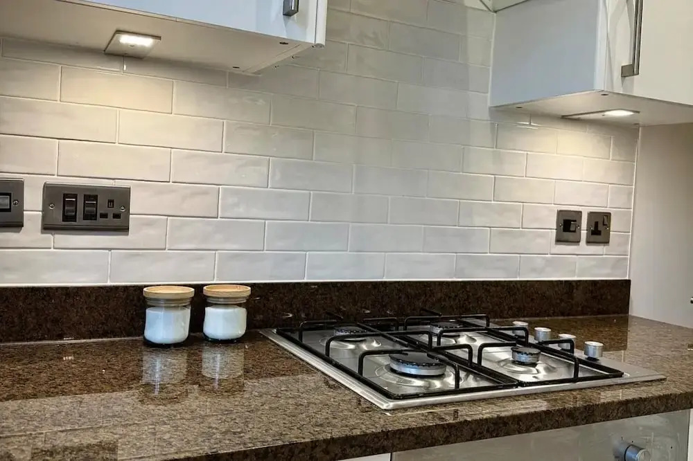 2bed Apartment-sleeps 4, Pets Ok & Balcony