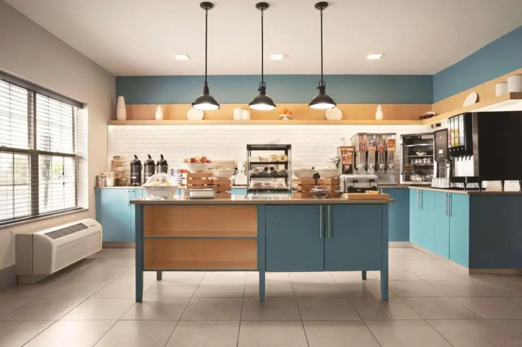 Country Inn & Suites by Radisson, Moline Airport