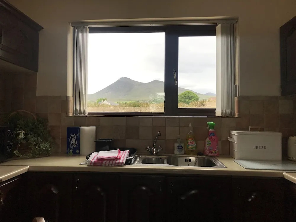 Foot of the Mournes - Cottage - Sleeps 4 - Parking