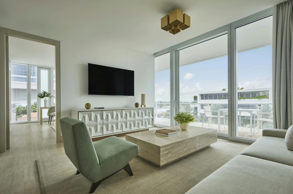 Four Seasons Hotel at The Surf Club