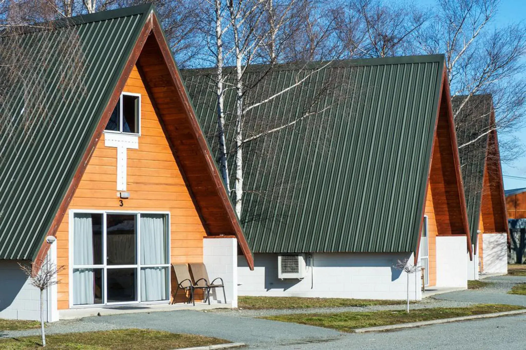Mountain Chalets Motel