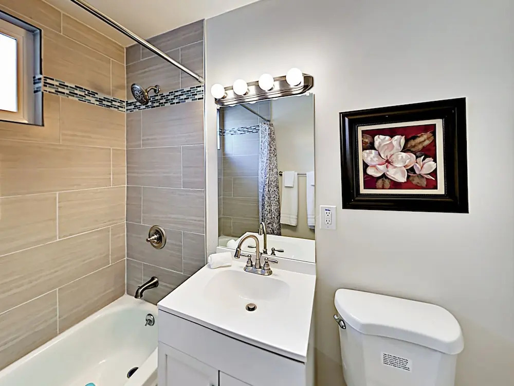 Contemporary Home 3 Bedrooms 2 Bathrooms Home