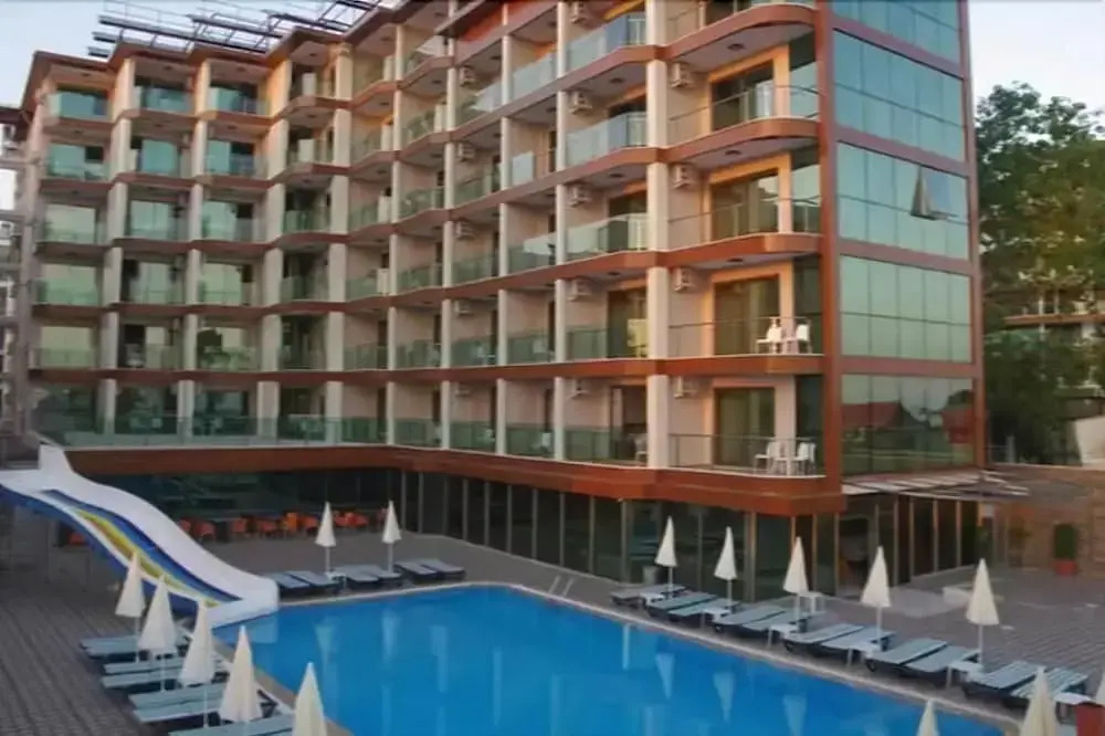 Bayar Garden Beach Hotel